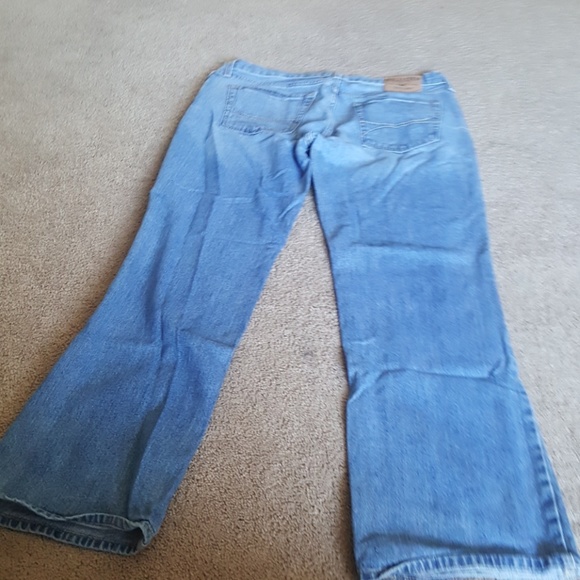 Like new light blue jeans - Picture 2 of 3
